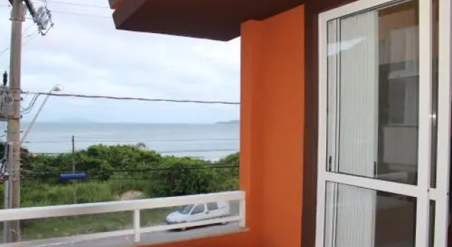 Praia de Quatro Ilhas a 50 metros do mar, Забронировать Отель Недорогие отели Бомбиньяс, рядом с Пляж Sepultura, недорого