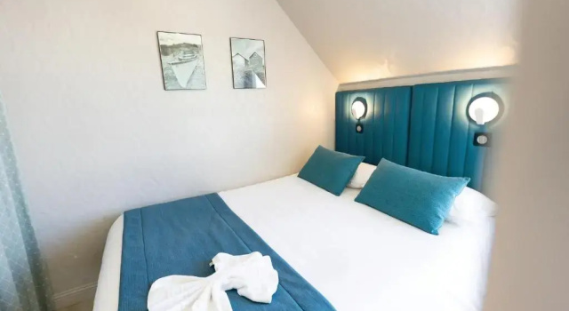 Четырёхместный номер Standard The Originals Boutique, Hôtel Neptune, Berck-sur-Mer