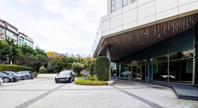 Modern 1bdr Residence With Pool, Gym & Parking, Забронировать Отель Отели Бешикташ с парковкой, рядом с Стадион Иненю, Парковка