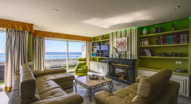1149 Unique Beachfront Penthouse 400M2 Marbella Center, Забронировать Отель Отели Марбелья с парковкой, рядом с Марина Ла Бахадилья, Парковка