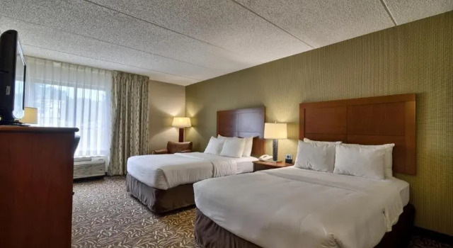 Четырёхместный номер Standard Clarion Inn & Suites Cortland - University Area