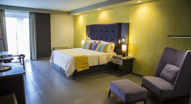 Двухместный полулюкс с балконом Kinam Hotel