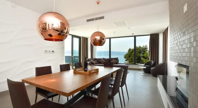 Luxury, seafront Villa Petra with heated pool only 50m from beach, Забронировать Вилла Виллы Окрестностей Сплита, Вилла