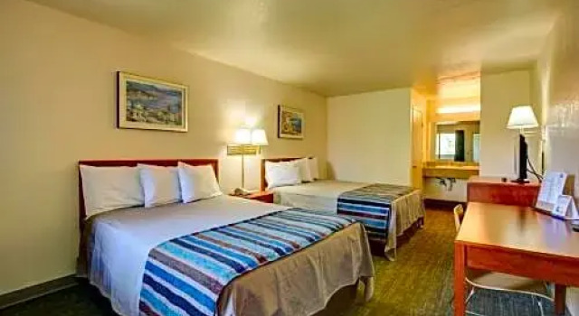 Четырёхместный номер Standard Good Nite Inn Sylmar