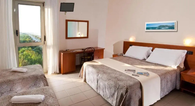 Четырёхместный номер Standard seafront Hotel Nuovo Diana