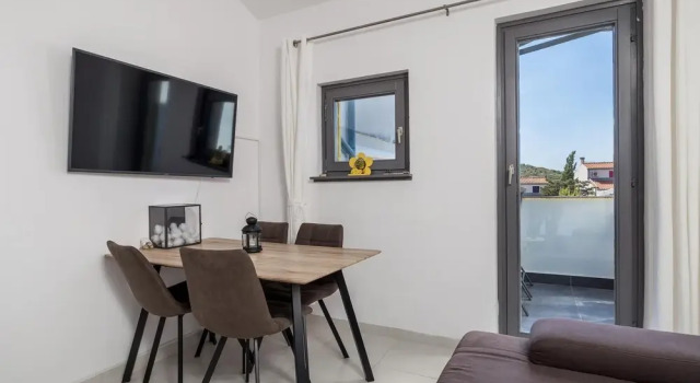 Awesome Apartment in Stinica With 1 Bedrooms and Wifi, Rezerwuj Apartament  