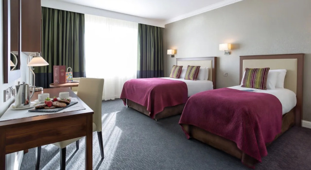 Трёхместный номер Classic Rochestown Park Hotel & Leisure Centre