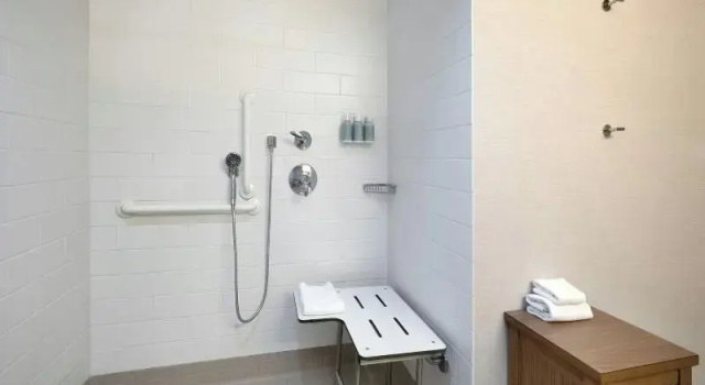 Четырёхместный номер Standard Courtyard by Marriott Redwood City