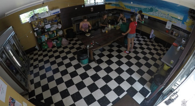 Кровать в общем номере с балконом Cool Bananas Backpackers