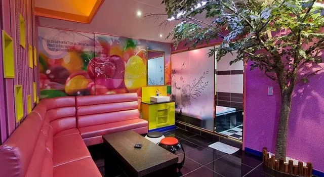 Icecream Hotel, Забронировать Отель Чинджу Кёнсан-Намдо