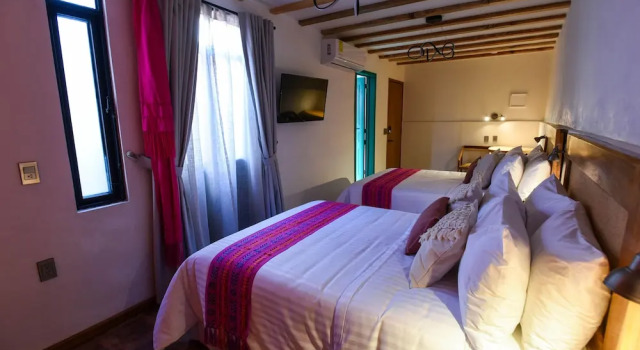 Четырёхместный семейный номер Standard с балконом Casa Moseua Hotel Boutique