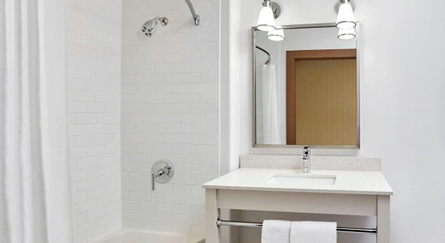 Четырёхместный номер Standard Four Points by Sheraton Regina