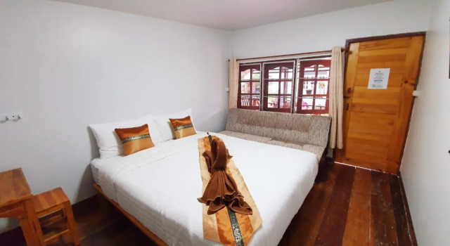 Happy Guesthouse Bungalow, Забронировать Отель Сукхотхай 