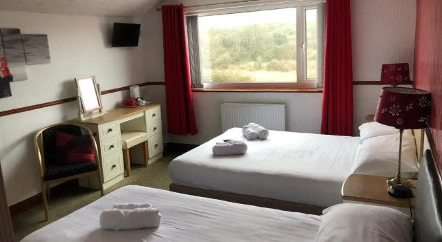 Четырёхместный номер Standard Boathouse Hotel