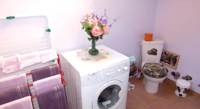 House With 2 Bedrooms in Lapeyrouse, With Wonderful Lake View, Enclose, Prenota Casa vacanze Hotel a Alvernia con parcheggio, Parcheggio