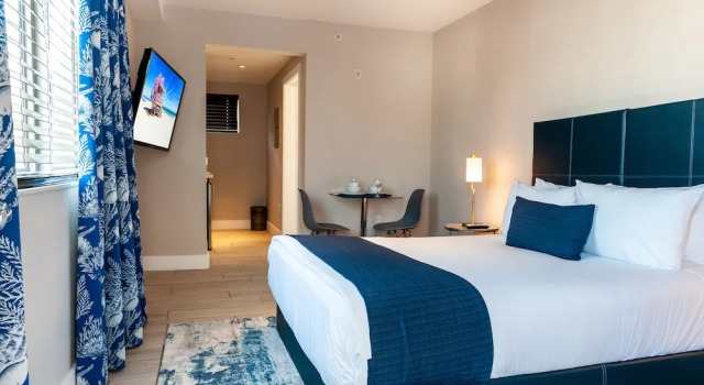 Четырёхместная студия для гостей с ограниченными возможностями Waterside Hotel and Suites