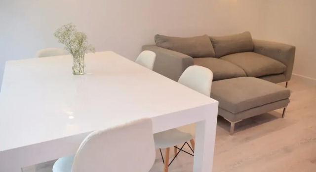 Stylish 2 Bedroom Apartment in Queen's Park, Забронировать Апартаменты/квартира Отели Большого Лондона с парковкой, Парковка