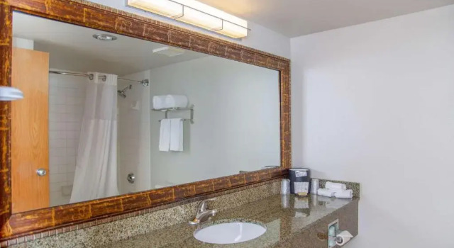 Четырёхместный номер Standard с видом на реку Hells Canyon Grand Hotel, an Ascend Collection Hotel