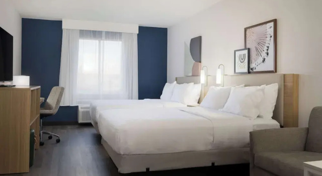 Студия Spark By Hilton Guelph