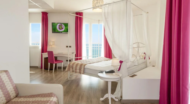 Полулюкс Regents Hotel