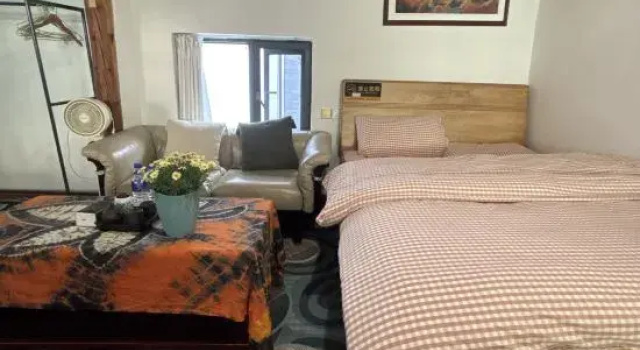 Кровать в общем номере Dali Qiyue Lantian Homestay (Covered Bridge)