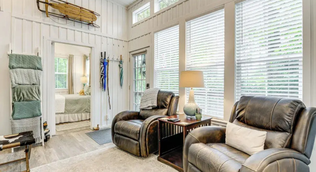 Коттедж Highlands Vacation Rental - Walk to Main St