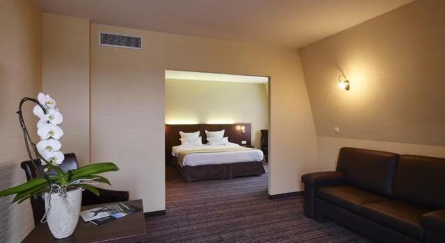 Полулюкс Hotel Europe