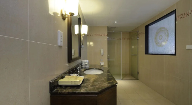 Четырёхместный номер Deluxe Hotel RegaLees
