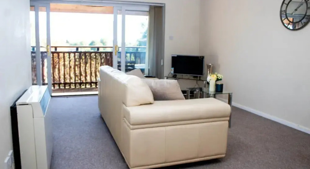 Reine Suites - Central Milton Keynes, Забронировать Отель Отели Бакингемшир с парковкой, Парковка