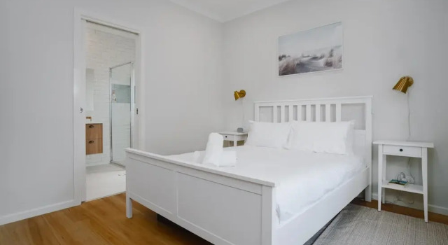 Exquisitely Spacious 3-Bed Home, Prenota Hotel Narrabundah Territorio della capitale australiana