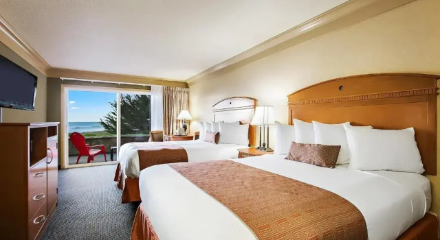 Четырёхместный номер Standard с видом на океан Beachcomber Motel