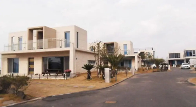Jeju Track & Unshared House Pension, Забронировать Отель Аеуол-ли Чеджу, рядом с Груда ракушек Квакджи