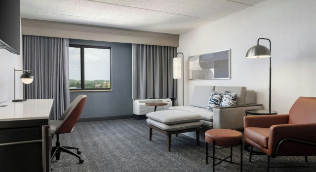 Двухместный номер Standard с балконом Courtyard by Marriott Cleveland Beachwood