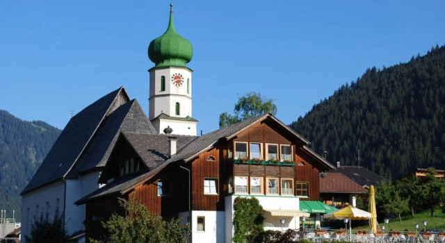 Haus Düngler, Book Hotel Hoteller i Vorarlberg med parkering, Parkering
