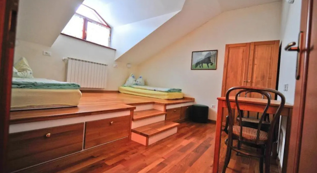 Tourist Farm Pri Kafolu, Book Landbrugsophold Hoteller i Julian Alps med pool, Swimmingpool