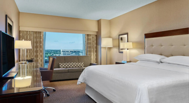 Двухместный номер Standard Sheraton Indianapolis Hotel at Keystone Crossing