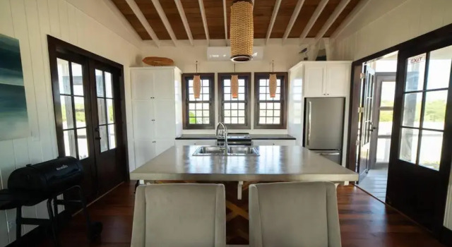 Коттедж Athena's Mahogany House by the Bay 4 Bedroom/2 Bathroom