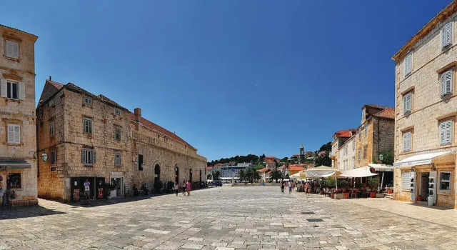 Holiday Home Drmate Milicica Vi, Забронировать Отель Отели Хвара с парковкой, рядом с Church of the Holy Spirit Hvar, Парковка