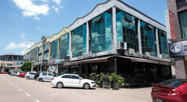 OYO 1214 Oro Hotel, Rezervovat Hotel Hotely v Keluang s parkováním, Parkování