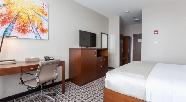 Двухместный номер Superior Wyndham Garden Edmonton Airport