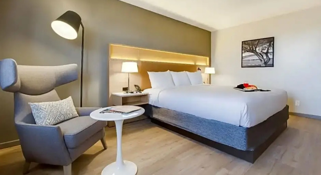 Двухместный номер с видом на озеро Radisson Hotel Seattle Airport