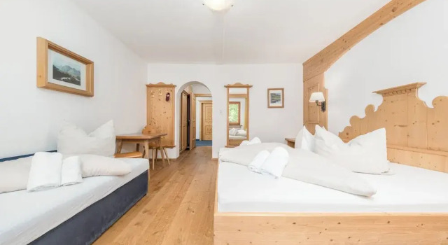 Трёхместный номер Standard с балконом и с видом на горы Alpenhotel Tirolerhof Gerlos