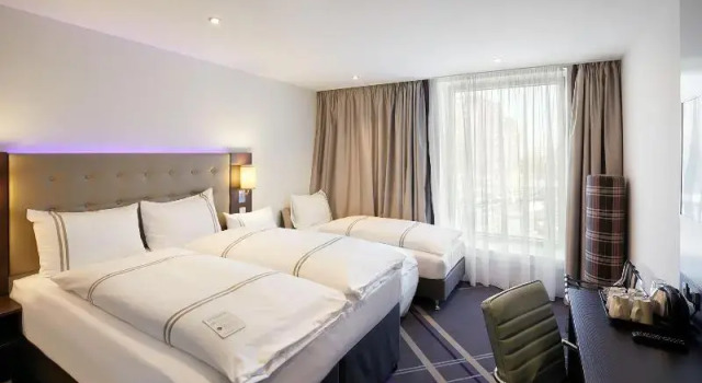 Семейный номер Standard Premier Inn Hamburg City Centre