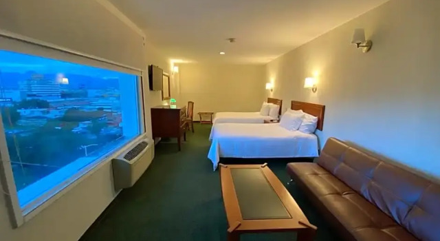 Полулюкс Hotel Enterprise Inn Poliforum