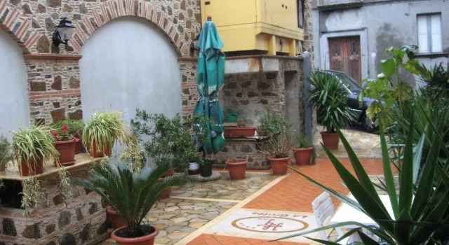 Hotel La Grotta, Book Hotel Filadelfia Calabria