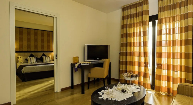 Люкс с балконом Mahara Hotel & Wellness