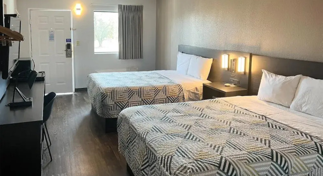 Четырёхместный номер Deluxe Motel 6-Ozark, AR