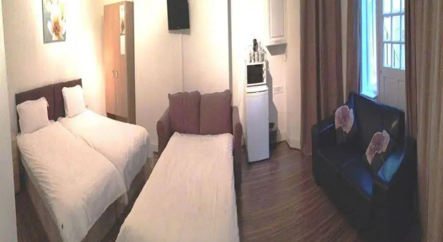 Holland Apartments