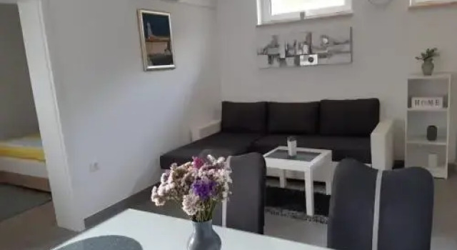 Guest House Sonja, Забронировать Гостевой дом Отели Крка с парковкой, рядом с Krk Harbour, Парковка