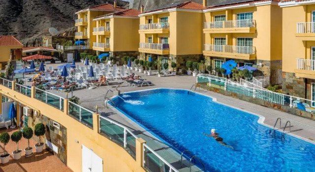 Апартаменты с балконом и с видом на бассейн Villa del Mar